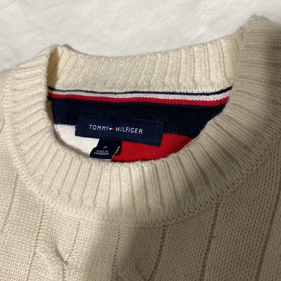 Brand New Never Worn Tommy Hilfiger Sweater - Picture 4 of 4